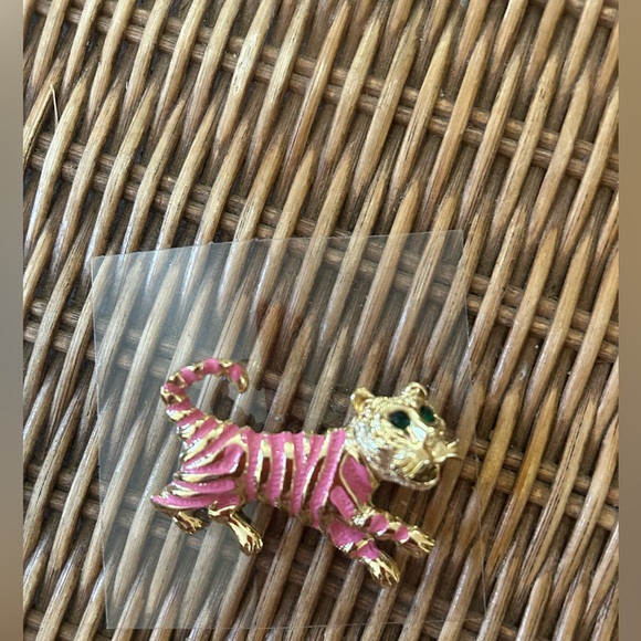 Vintage Tiger brooch by Philippe - Picture 3 of 3